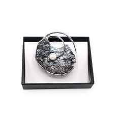 Magneet broche nr 230 fantasy zilverkleurig