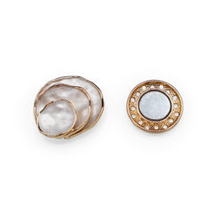 Magneet broche nr 214  fantasy goudkleurig
